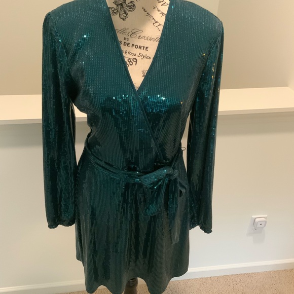 Cara Santana x Nine West emerald green medium Sequin Wrap Dress with belt. - Picture 3 of 11